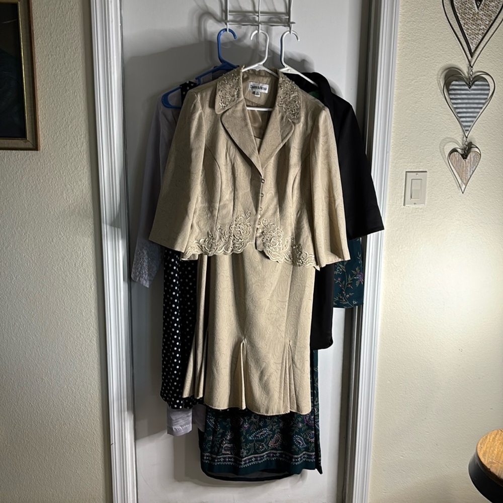 Resell 6 dresses no other bundles add on already over 5 pounds